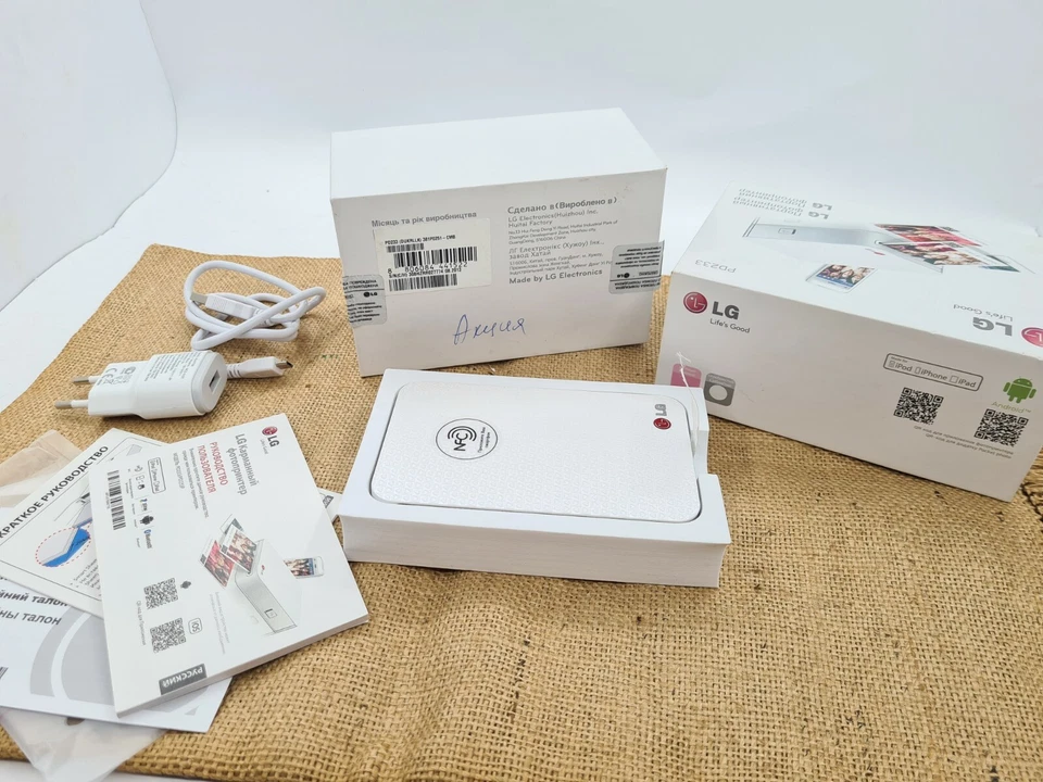 LG PD233 Pocket Photo Printer With Box Charger Manual without Paper  - Image 2 of 4