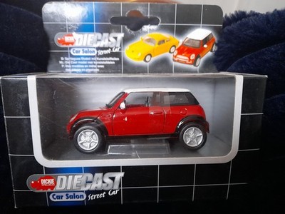 Dickie Diecast RED Mini Brandneu in ungeöffneter Originalverpackung.