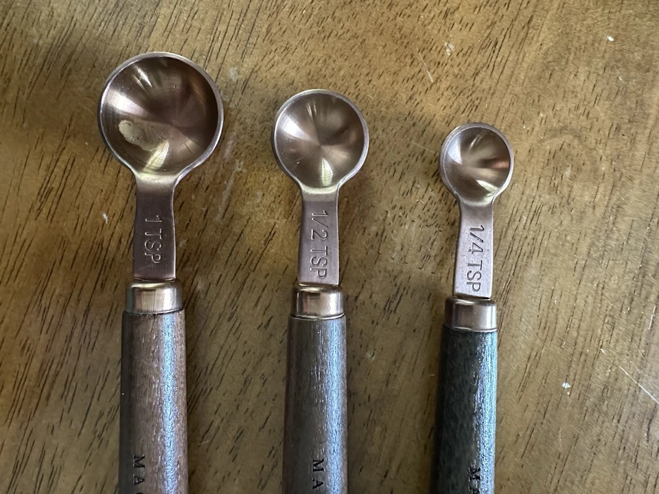 Juego de cuchara medidora Magnolia de 3 piezas de cobre/madera marrón para hornear, cocinar, cocinar Foto 2 de 4