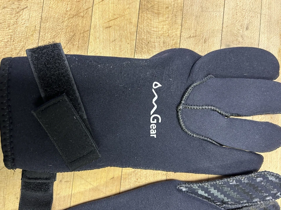 Guantes de agua de neopreno con protección de agarre. Talla M/L. Surfting color negro Foto 2 de 4