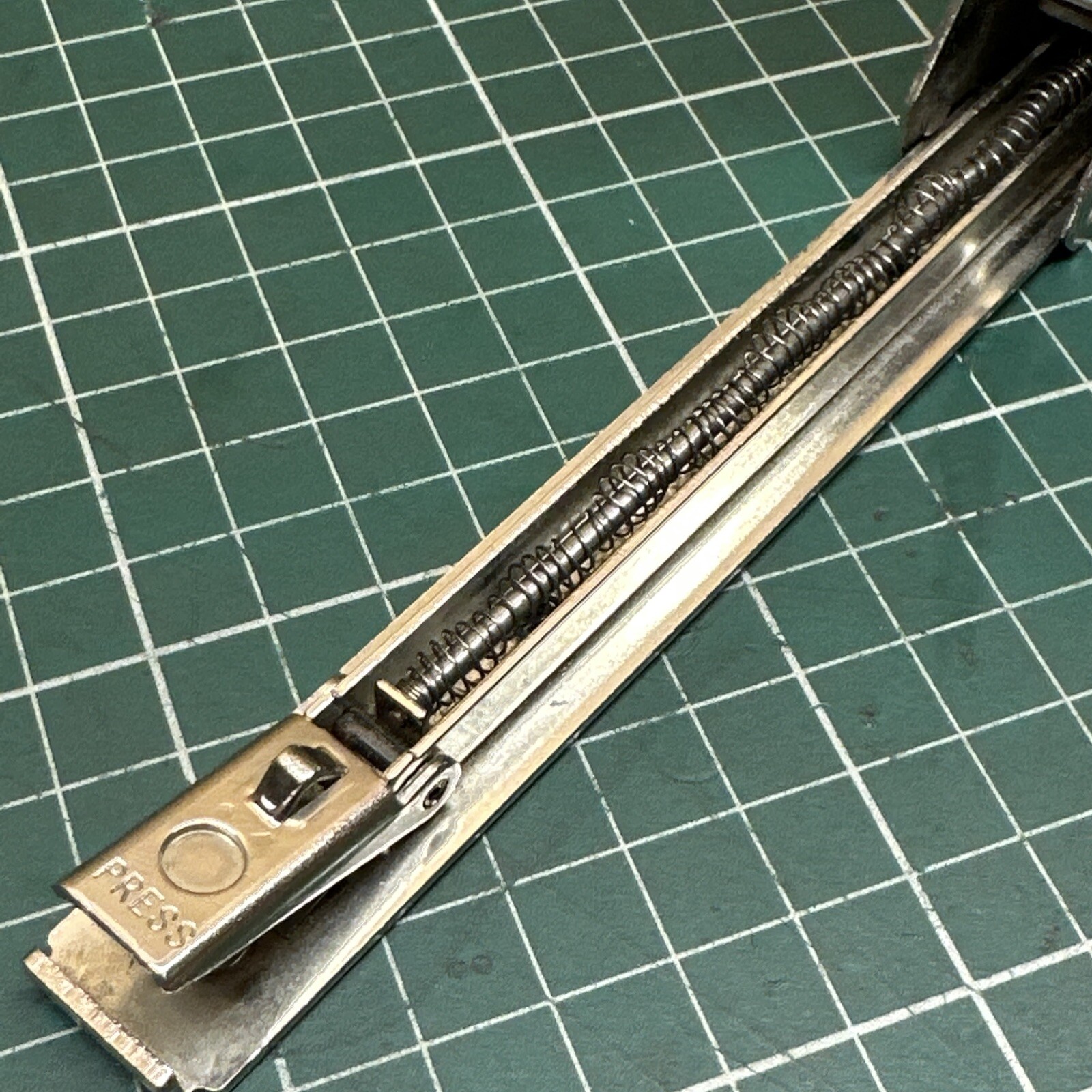 Rapid Fineline R23 Ergonomic Staple Gun/Stapler/Tacker 68mm Staples eBay