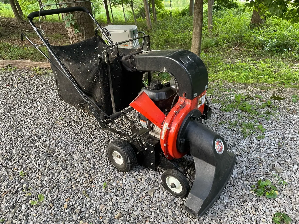 DR Power self propelled leaf vacuum wood chipper 250cc Briggs Stratton Engine