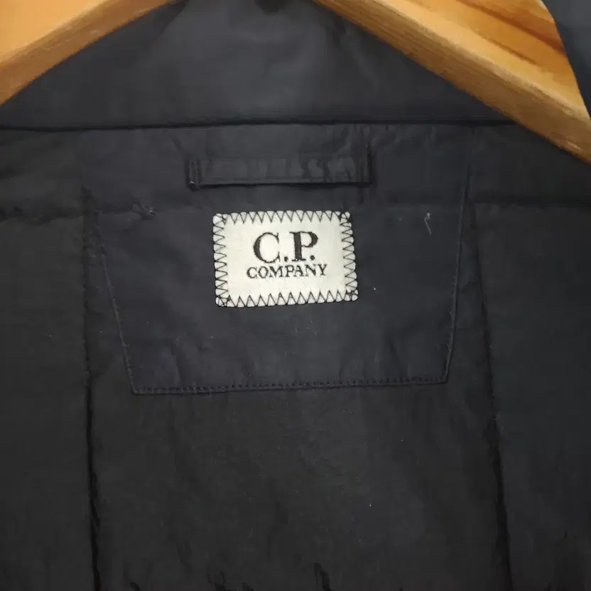 CP Company 2022 Store Edition Wappen Padded Jacket - Hange Tag thumbnail 5