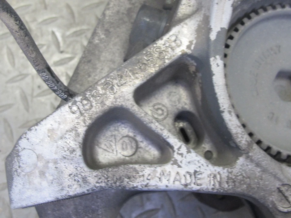 Porsche 911 996 Boxster 1999-2004 tracción trasera eje delantero derecho nudillo cubo rueda Foto 3 de 4