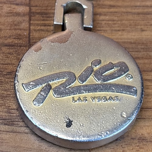 The Rio Las Vegas Metal Keychain Engraved Strong Chain Vintage 3.75” Long Poker - Picture 5 of 7