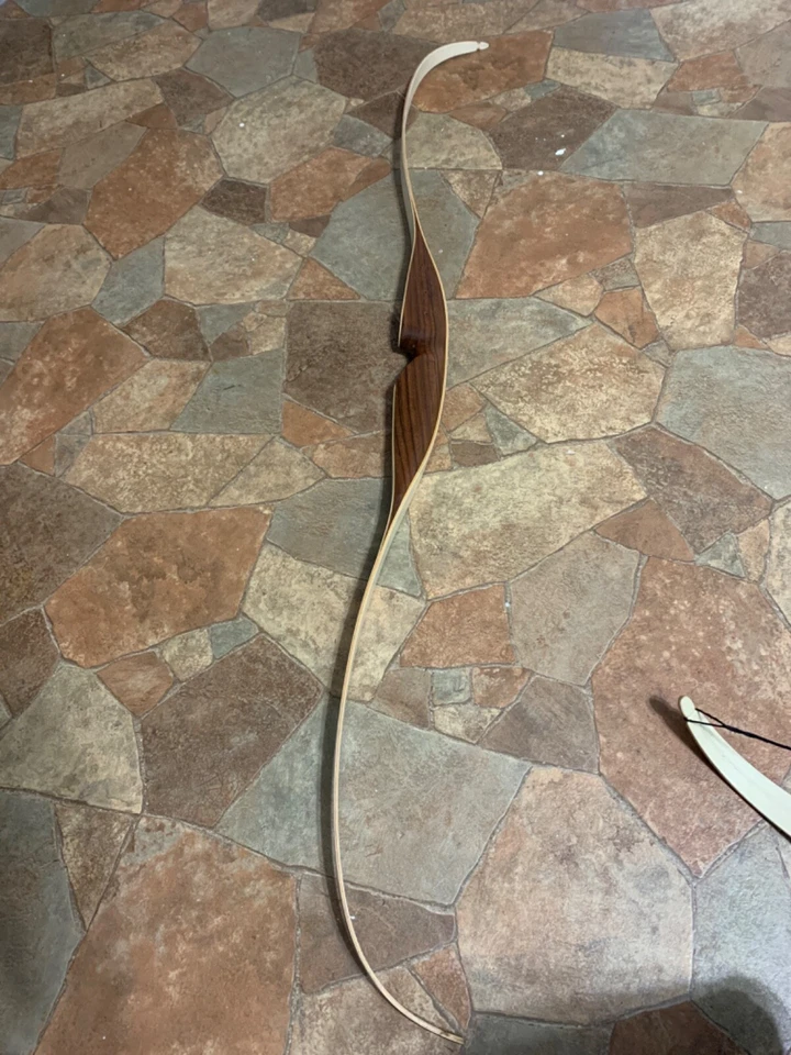 Arco recurvo vintage Damon Howatt largo 54 invhes Foto 2 de 4