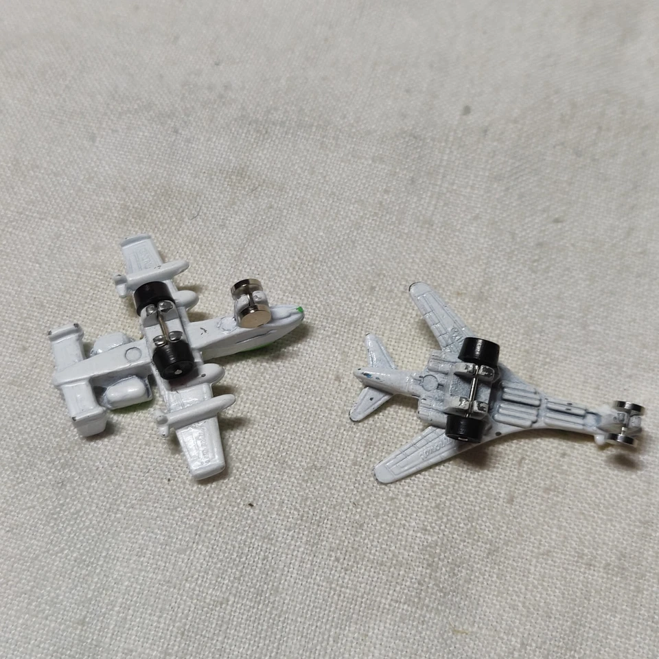 2 MICRO MACHINES MILITARY Aircraft A-10 & B1-B Jet Planes - Image 4 of 4