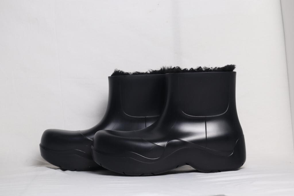 bottega veneta puddle boots パドルブーツ　41 Why the Bottega Veneta Puddle Boot is not going anywhere - Vogue