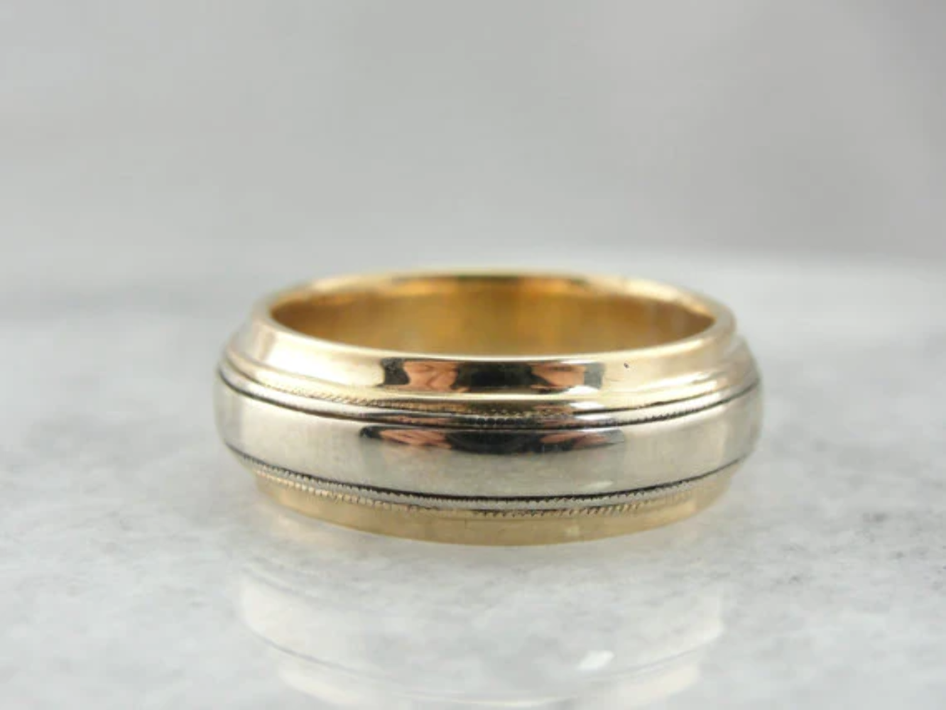 Elegant Yellow and White Gold Wedding Band for Timeless Style-image