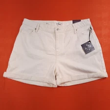 NWT Ava Viv Women's Cuffed Midi High-Rise Relaxed Fit Stretch Shorts Ivory 17R
