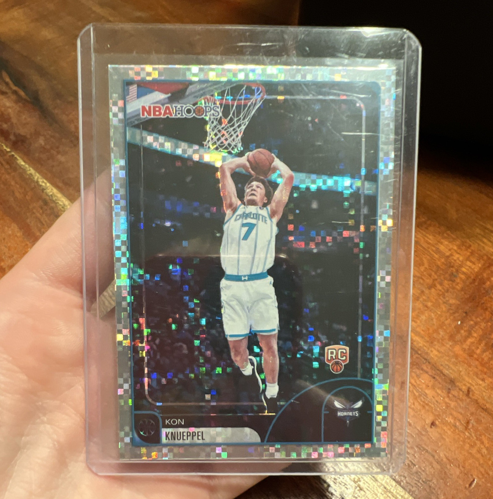 Topps Kon Knueppel Rookie Pixel Burst #67 Charlotte Hornets NBA Hoops 2025-26