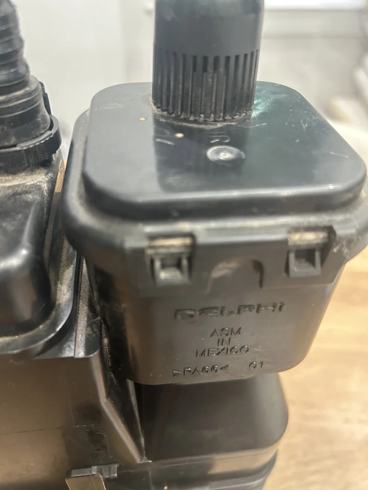 Mercedes ML350 2007-2011 bote de carbón combustible EVAP fabricante original Foto 2 de 4