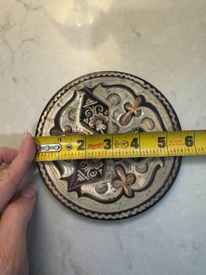 Plato artesanal grabado en cobre turco vintage de los años 40 hecho a mano Oriente Medio Foto 4 de 4