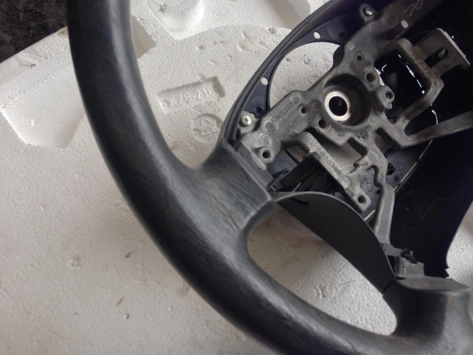 Toyota Corolla Steering Wheel ZZE122 12/01-06/07 - image 2 of 3
