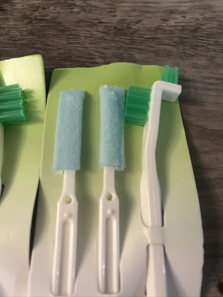 Tiny Windows, Cracks, And Keyboard Dusters 3pk - Image 3 of 4