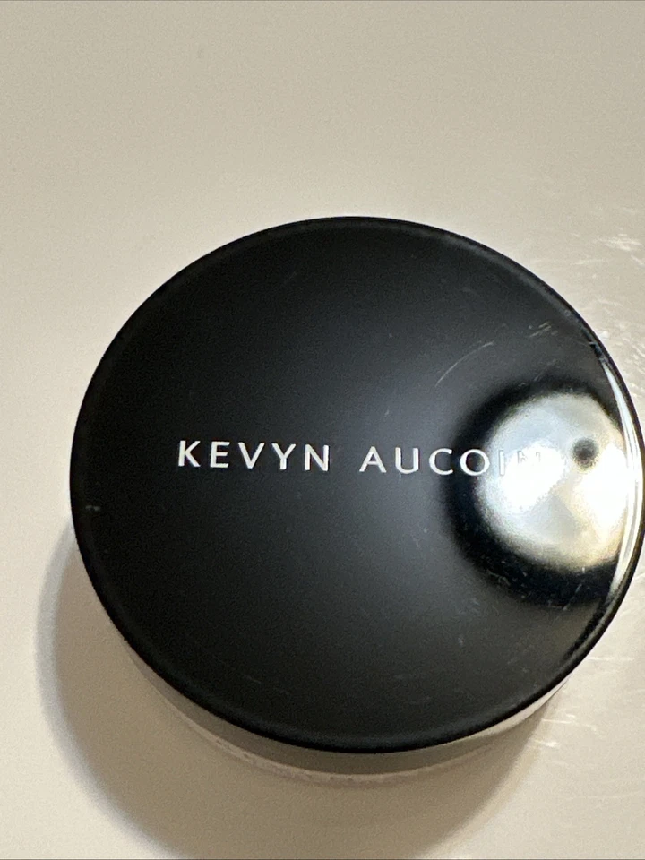 Kevyn Aucoin Smooth & Set Loose Powder  - Image 2 of 4