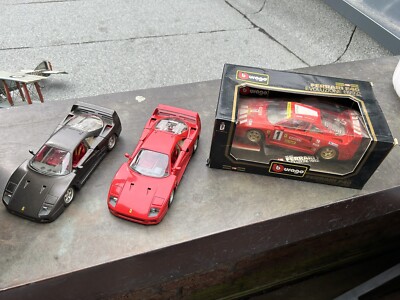 3 X Burago Ferrari F 40 1/18  verschiedene Farben