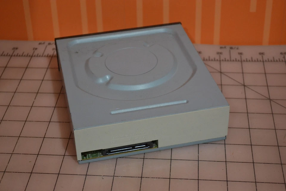 ASUS Model DRW-24B1ST/BLK/B/AS 24X DVD Burner DRW-24B1ST-38 - Image 2 of 4