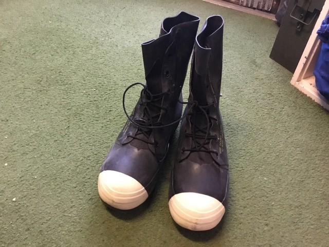 cold weather composite toe boots