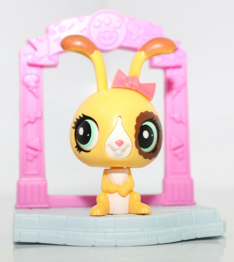 Littlest Pet Shop~2015~McDonald's~Bunny Rabbits~Yellow Brown