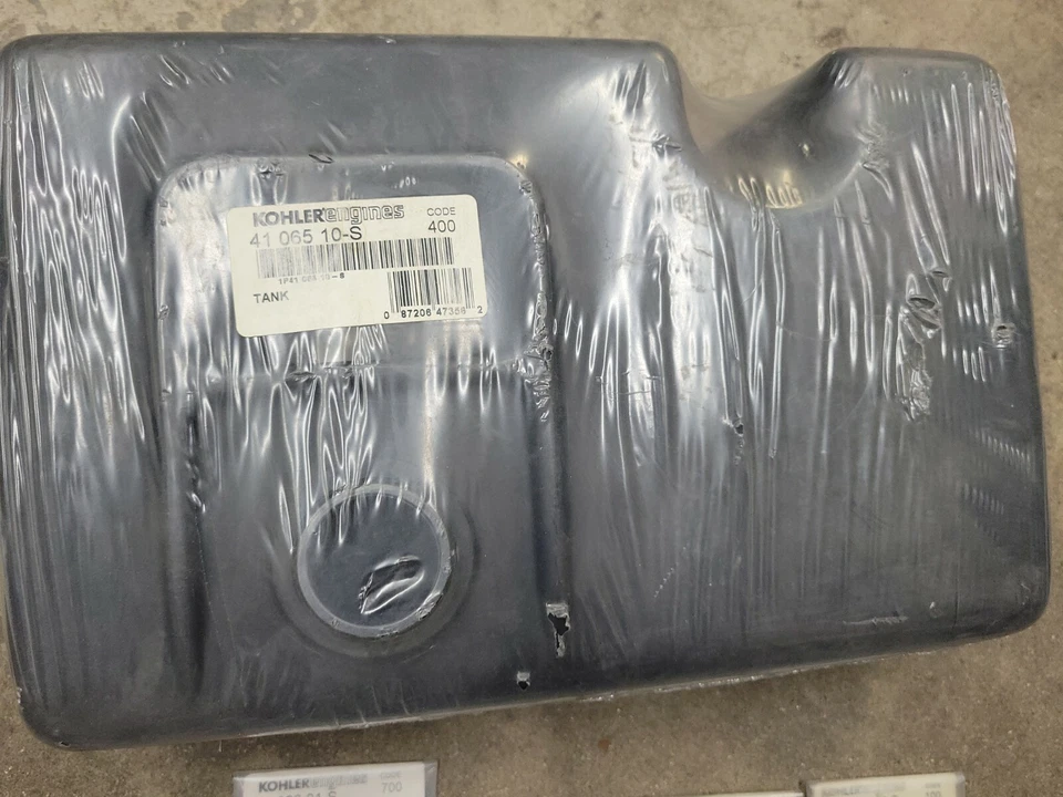Kohler 41 065 10-S Fuel Tank w/ FOUR 41 366 01-S Isolation Mounts - Image 2 of 4