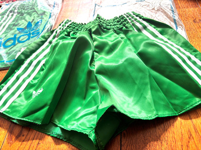 2 Vintage ADIDAS Shorts 80er neu in Tasche GR 80 SUPER A VENTEX GLANZ