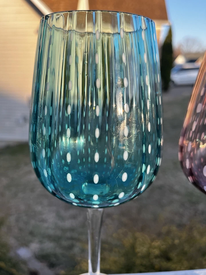 Copos de vinho Circleware chuva branca bolinhas rosa e turquesa - Imagem 2 de 4