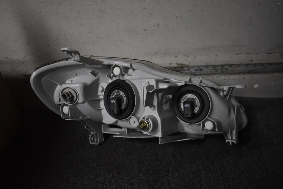 Faro lateral izquierdo toyota corolla 2005-2008 recambio Foto 4 de 4