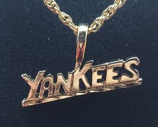 YANKEES SPORTS TEAM ORO 14KT EP ENCANTO CON CADENA CUERDA ORO 14KT EP 24""