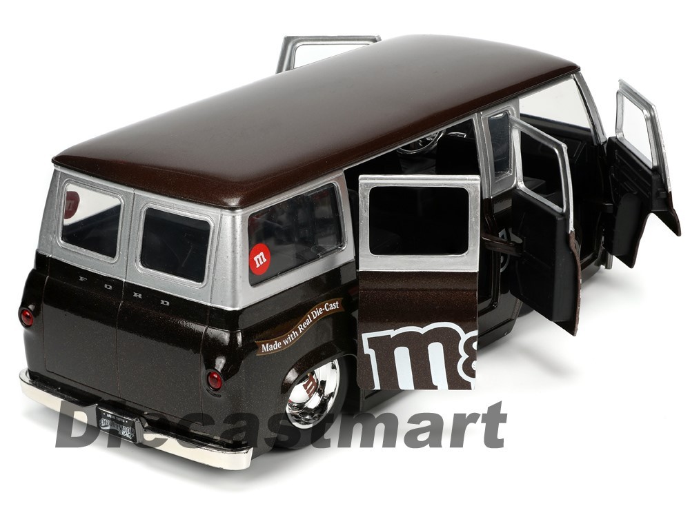 Jada 1:24 Red M&M's Figure & 1965 Ford Econoline Delivery Van