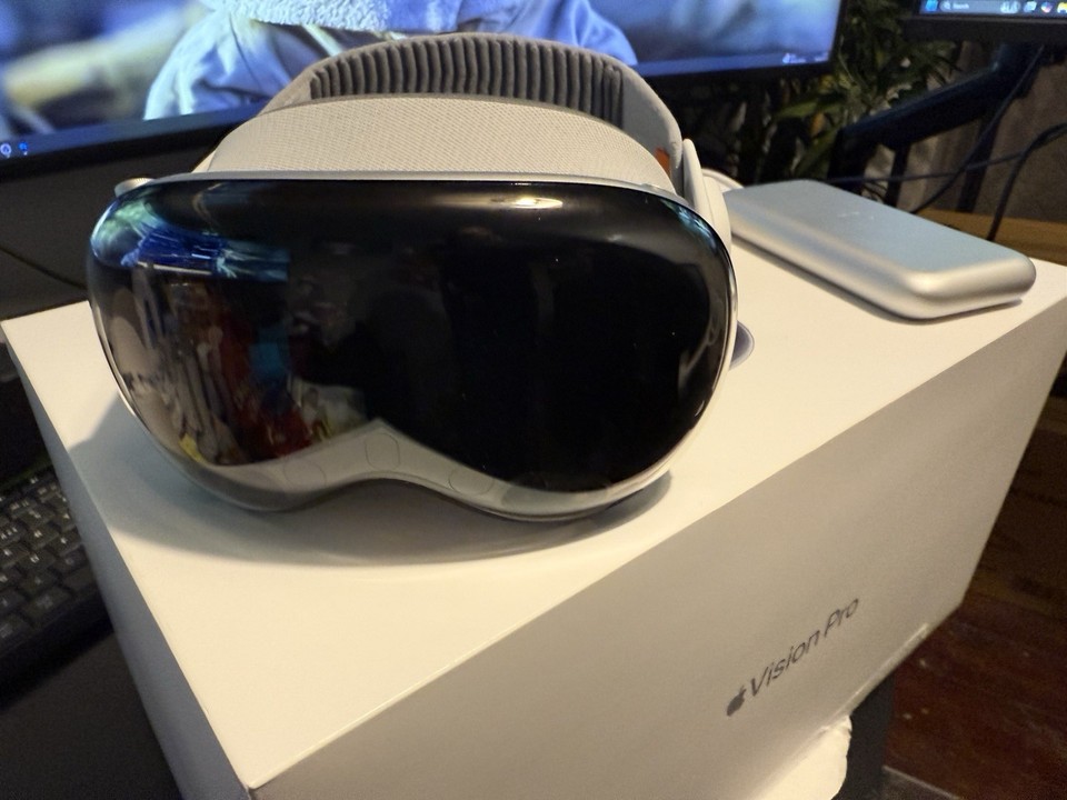 Apple Vision Pro 256GB with Box And Accessories | eBay UK