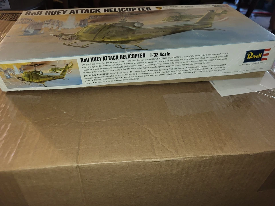 Revell Bell Huey Attack Helicopter 1/32 Scale Model Kit H-259 Vintage 1970s USA - Image 2 of 2