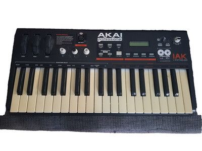 Akai Miniak Synthesizer Virtual Analog, Vocoder, Bass Synth, Workstation