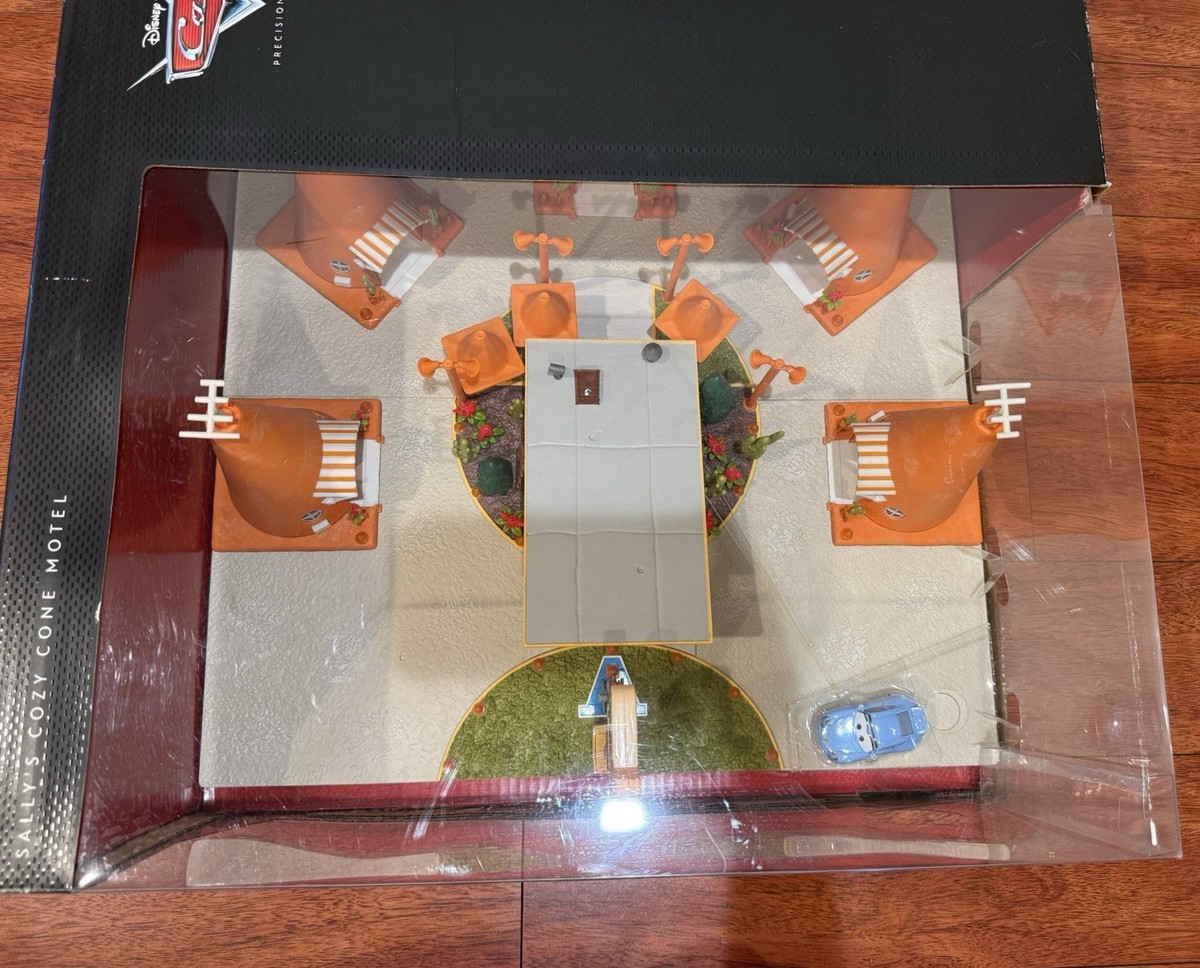 【極上品】sally's cozy cone motel precision Mattel FCP08 Disney Pixar Cars 3 Sally's Cozy Cone Motel