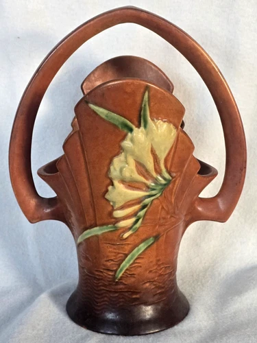 Roseville Pottery Freesia Pattern Large Basket Vase 392 Crisp Mold