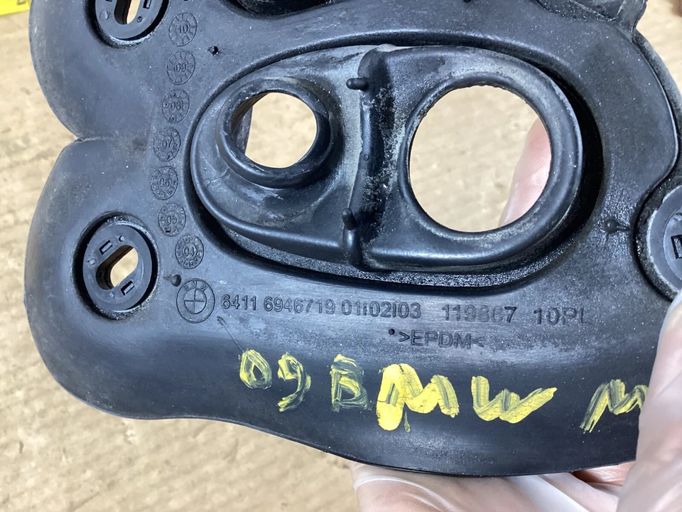 2008 - 2011 BMW M3 A/C Air Conditioning Sealing Plate 6946719 OEM . - Image 4 of 4