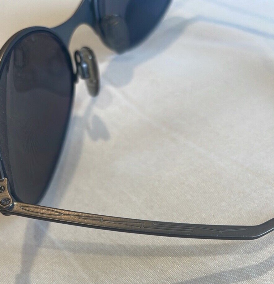 OAKLEY VINTAGE RARE E WIRE TITANIUM SUNGLASSES FRAMES 1990S