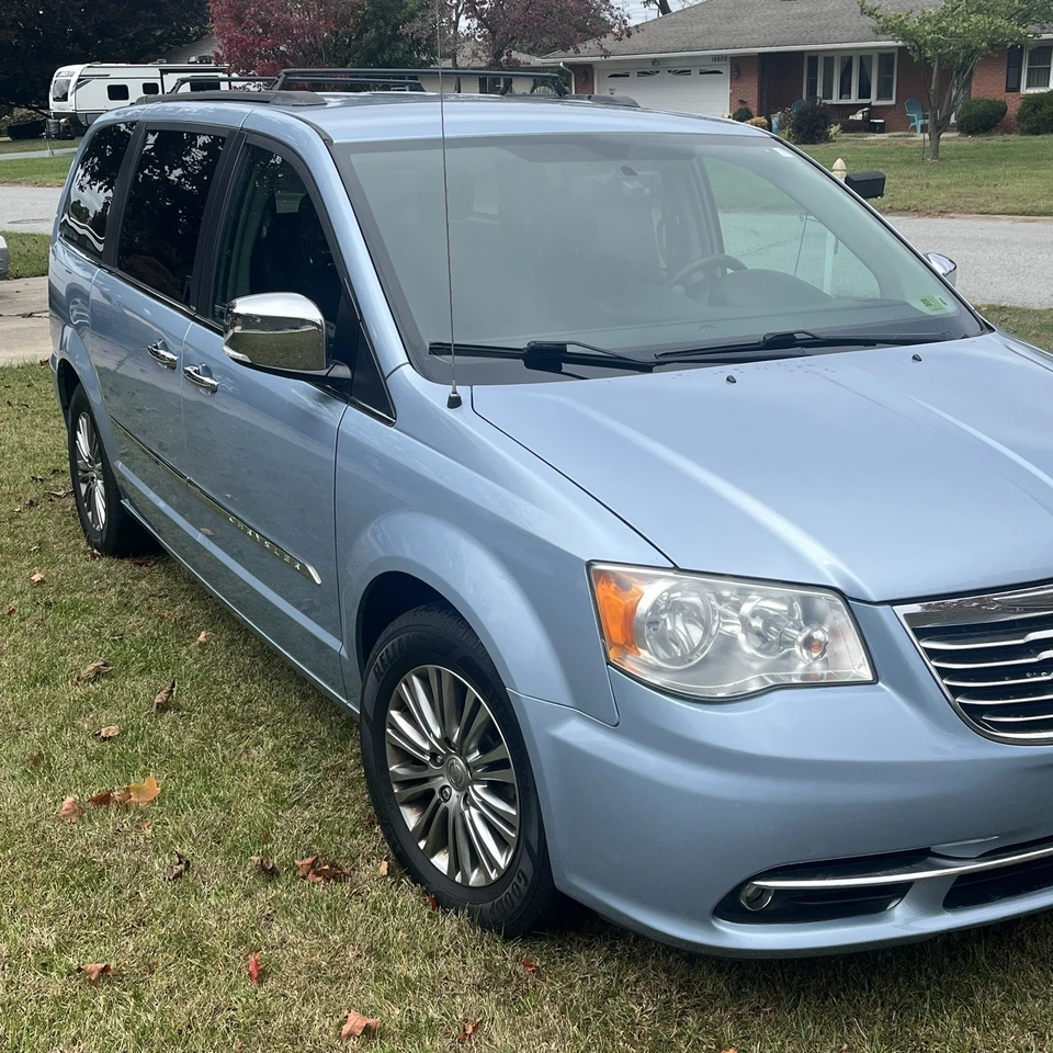 Chrysler Town & Country Touring L 2013 Foto 2 de 4
