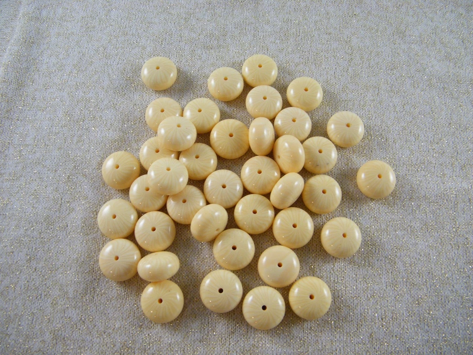(38) CUENTAS DE PLÁSTICO REMOLINO CREMA VINTAGE ~ 7/8" X 1/2" Foto 2 de 4