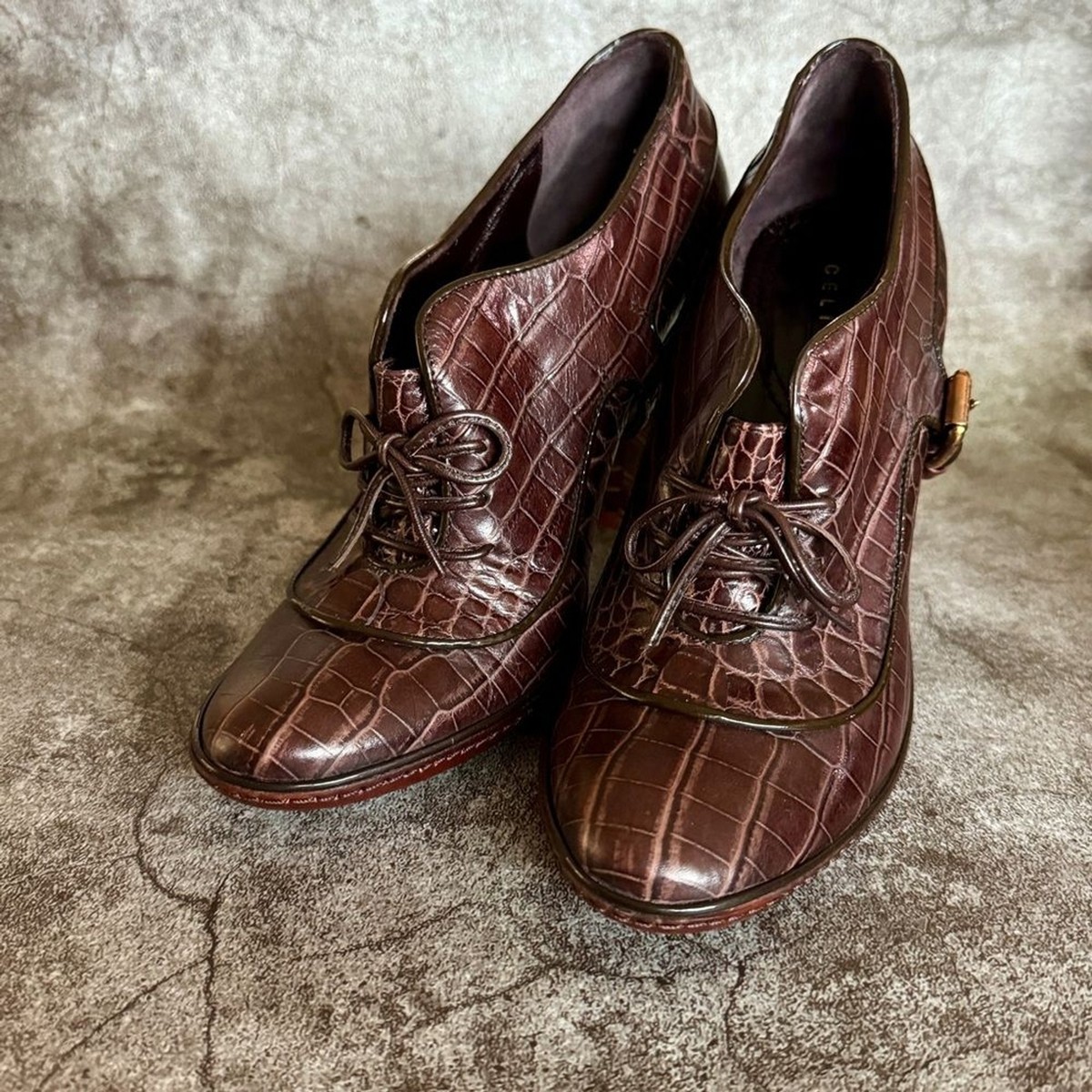 Celine Vintage Oxford Croc-Embossed Heels Mahogany | EU 38, US 7