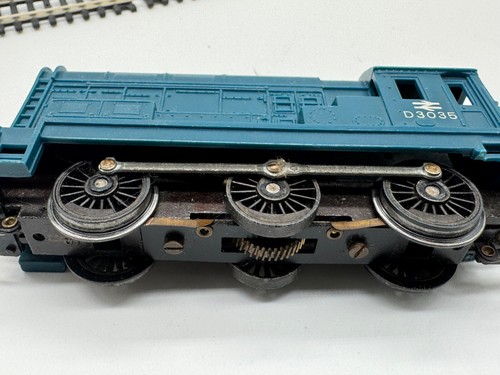 T138 TRIANG HORNBY D3035 Diesel Shunter Locomotive PLAYWORN TESTED NON RUNNER - 第 8/13 張圖片