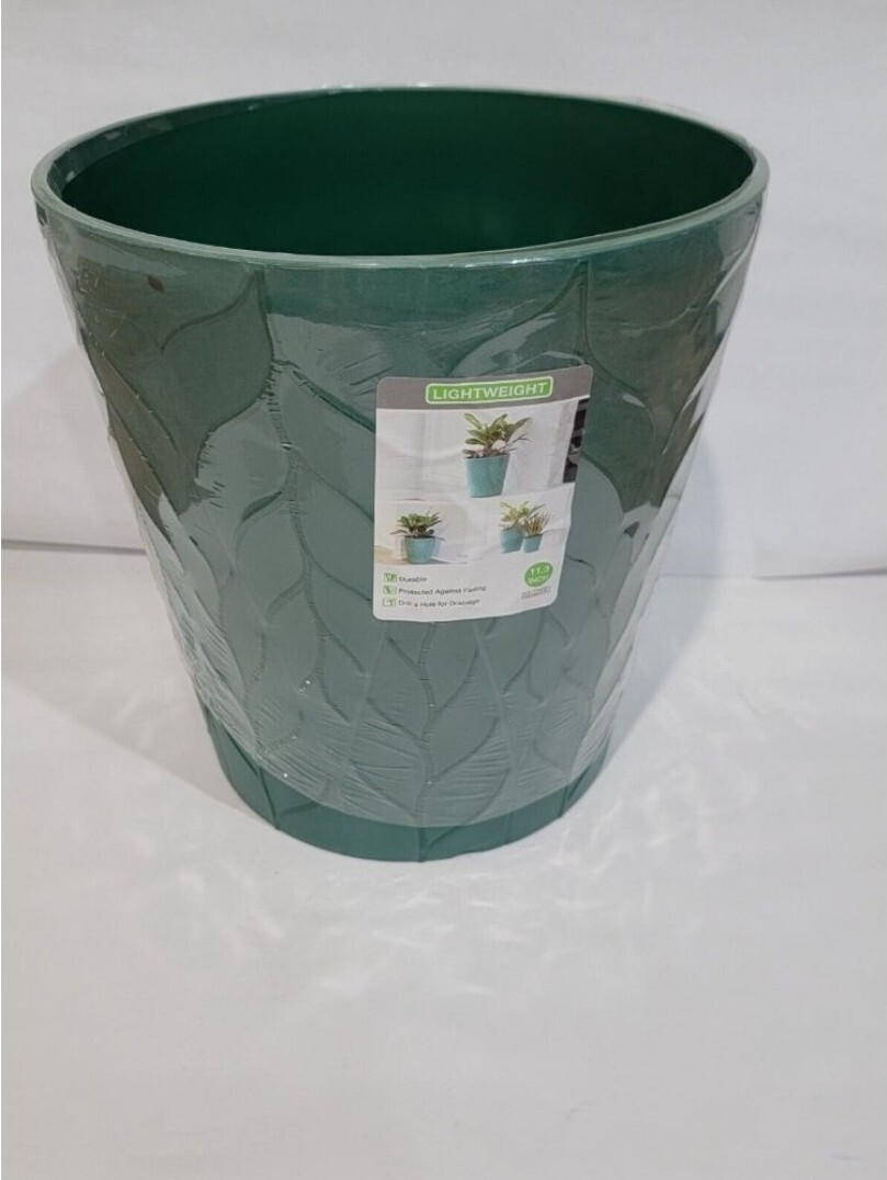 Southern Patio High Density Lightweight Resin planter box of 6 planters