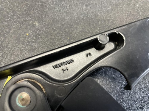 Front Right Windshield Wiper Arm 2018 Mercedes GLS 550 1668207200 2017 2019 - Picture 10 of 11