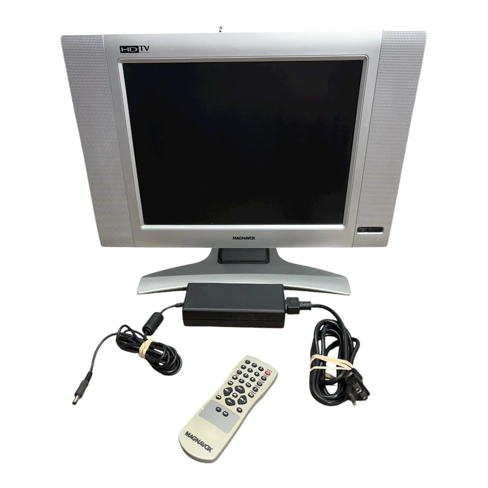 Philips Magnavox 15" 720p HDTV LCD TV 15MF605T/17 W/Remote And AC Adaptor Video - Image 2 of 4