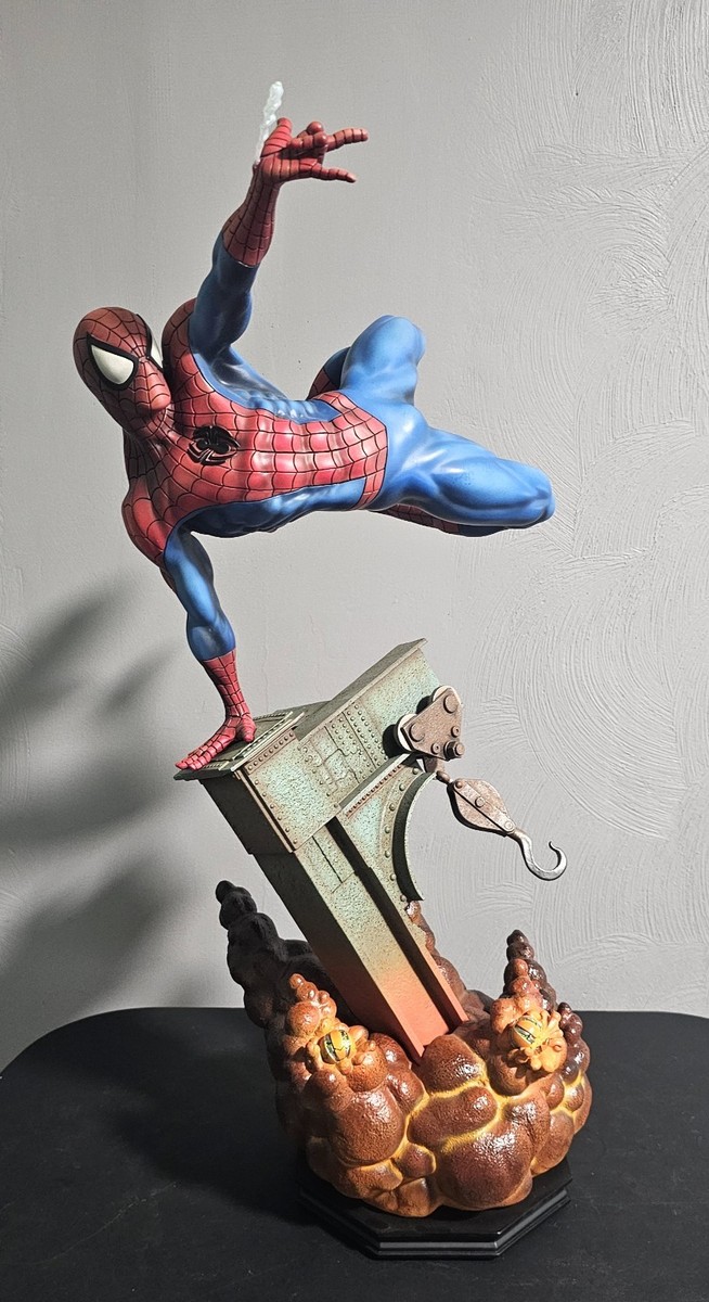 SPIDER-MAN Statue Amazing Spider-Man Premium Format Sideshow