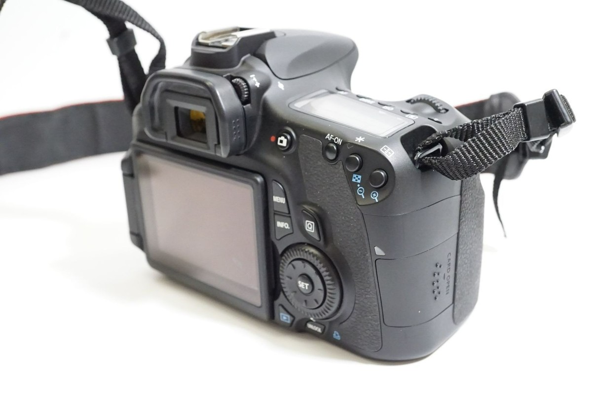 Near MINT]Canon EOS 60D Camera Kit w/ EF-S IS 18-135mm Lens + MORE