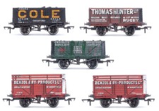 BACHMANN 'OO' GAUGE RAKE OF 5 PRIVATE OWNER 7 PLANK/COKE WAGONS *WEATHERED