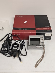 CASIO EXILIM EX-Z57 5.0MP SILVER DIGITAL CAMERA WITH CHARGING DOCKING STATION