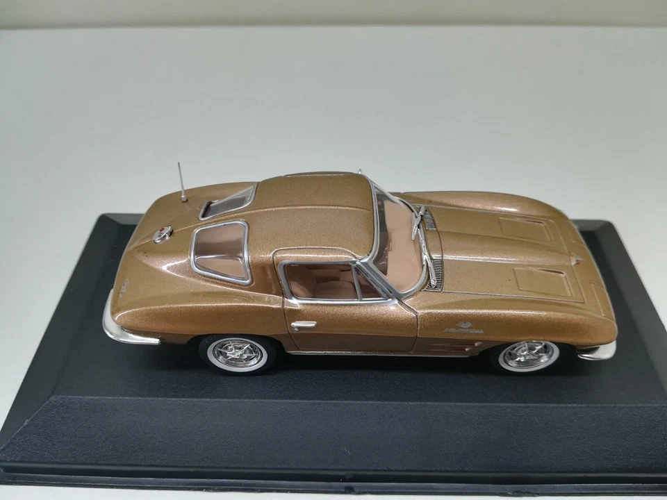 CHEVROLET Corvette C2 StingRay - 1963 - WHITEBOX 1:43 - Immagine 3 di 4
