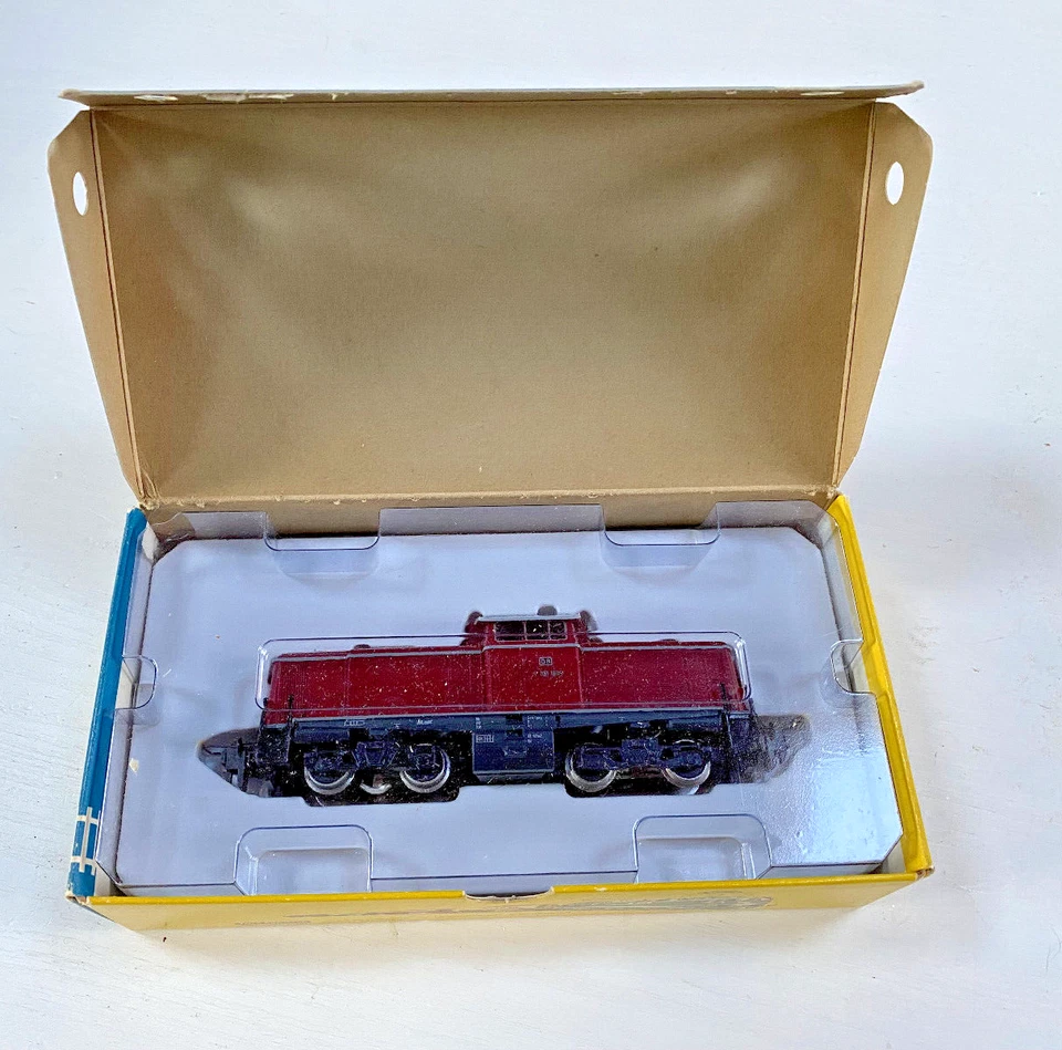 Vintage Trix Express International 2466 German DB V 100 009 Diesel Red All Metal - Image 2 of 4